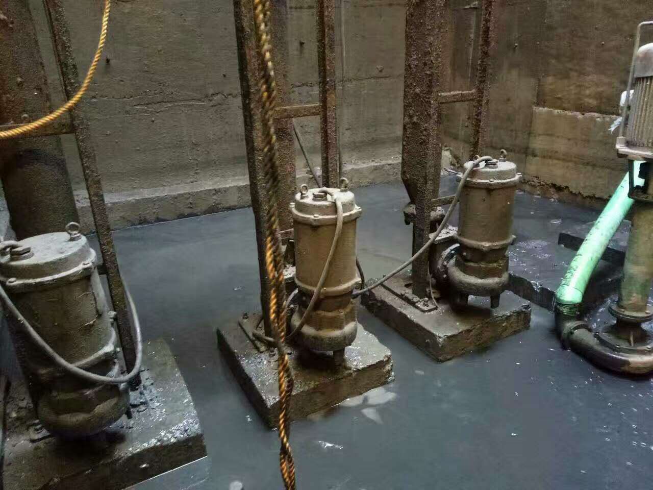 灞桥污水池清理